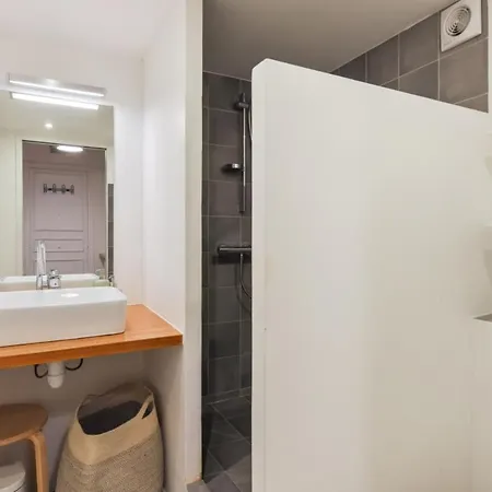 Daire Beautiful And Quiet Studio In Saint-Germain-Des-Pres Paris - Welkeys Paris