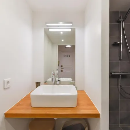 Beautiful And Quiet Studio In Saint-Germain-Des-Pres Paris - Welkeys Daire