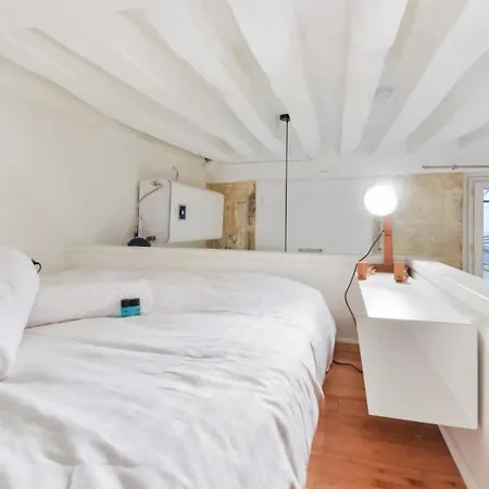 Daire Beautiful And Quiet Studio In Saint-Germain-Des-Pres Paris - Welkeys